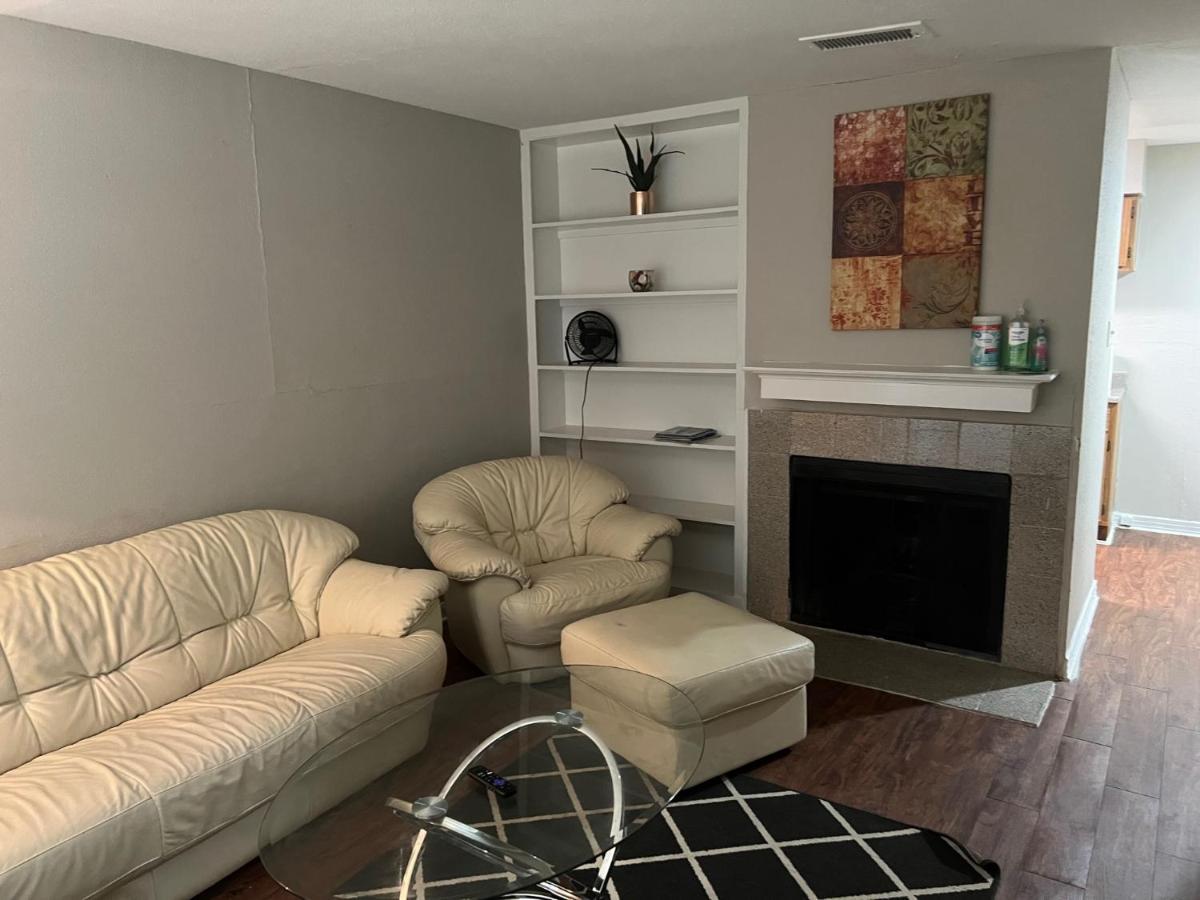 Lovely 1-Bedroom Townhome With Nice Amenities Houston Buitenkant foto