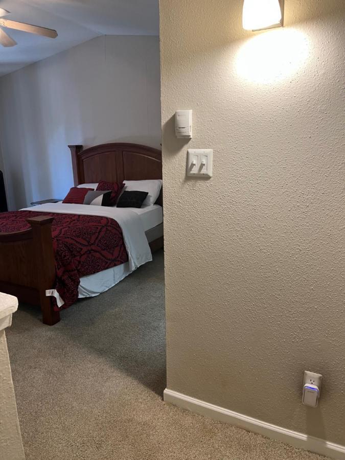 Lovely 1-Bedroom Townhome With Nice Amenities Houston Buitenkant foto